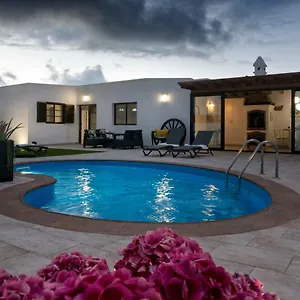 https://casa-valeria.in-canary-islands.com